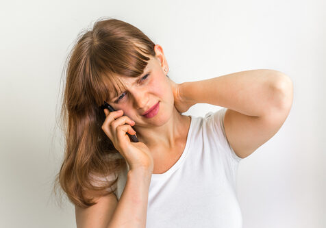 Frau, mit, Handy, Telefon, mit, Schmerzen, in, ihr, Hals,-